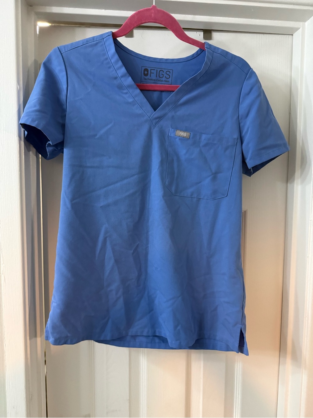 FIGS Catarina 1 pocket Scrub Top in Ceil Blue